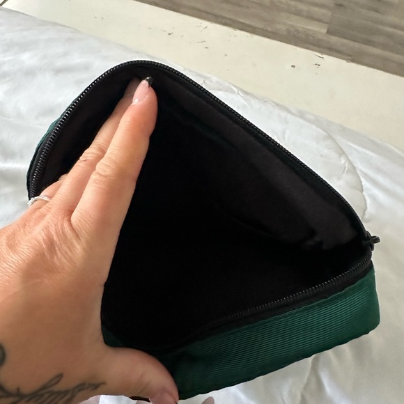 Authentic Gucci bag, can be use for wristlet, makeup bag or in many other ways - Picture 5 of 5